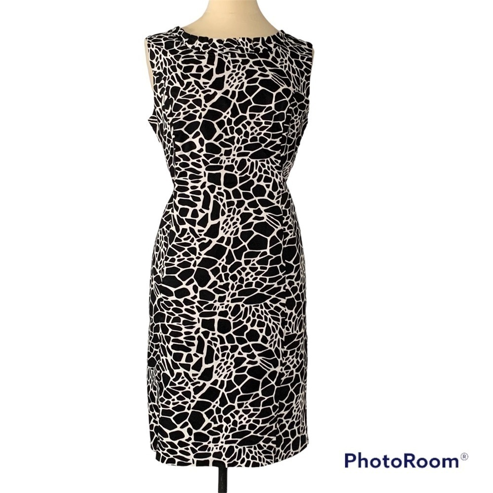 Kim Rogers Black and White Sheath Dress with collar detail size 14